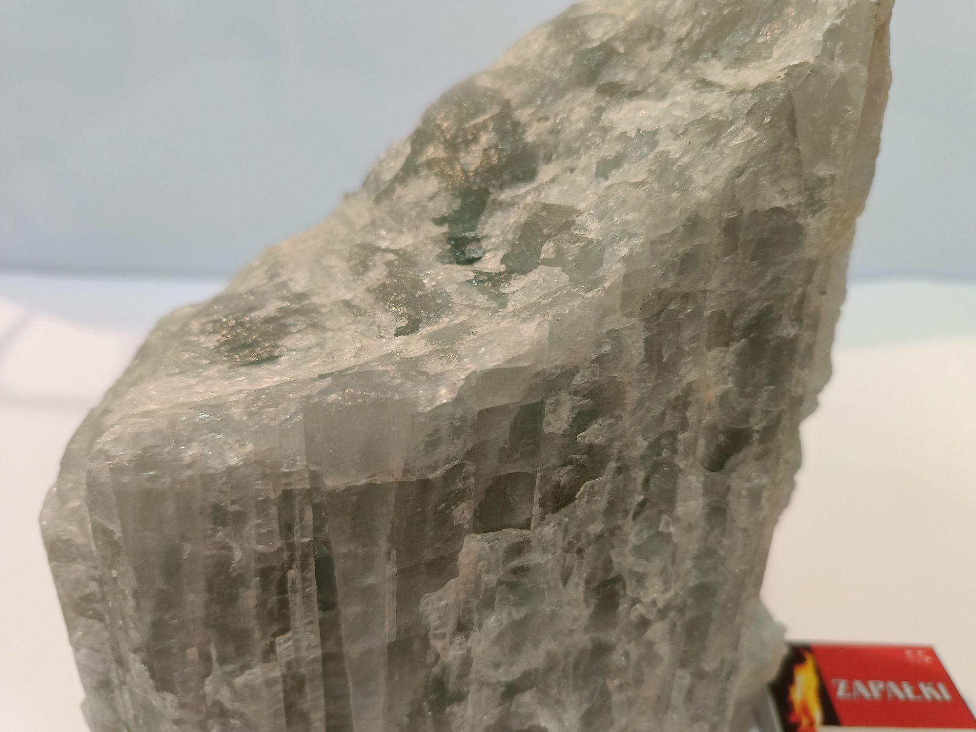 Naturalny kamień Akwamaryn w formie kryształu Duży okaz