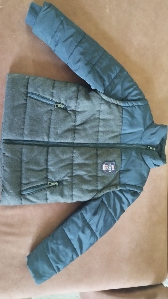Продам курточку дитячу