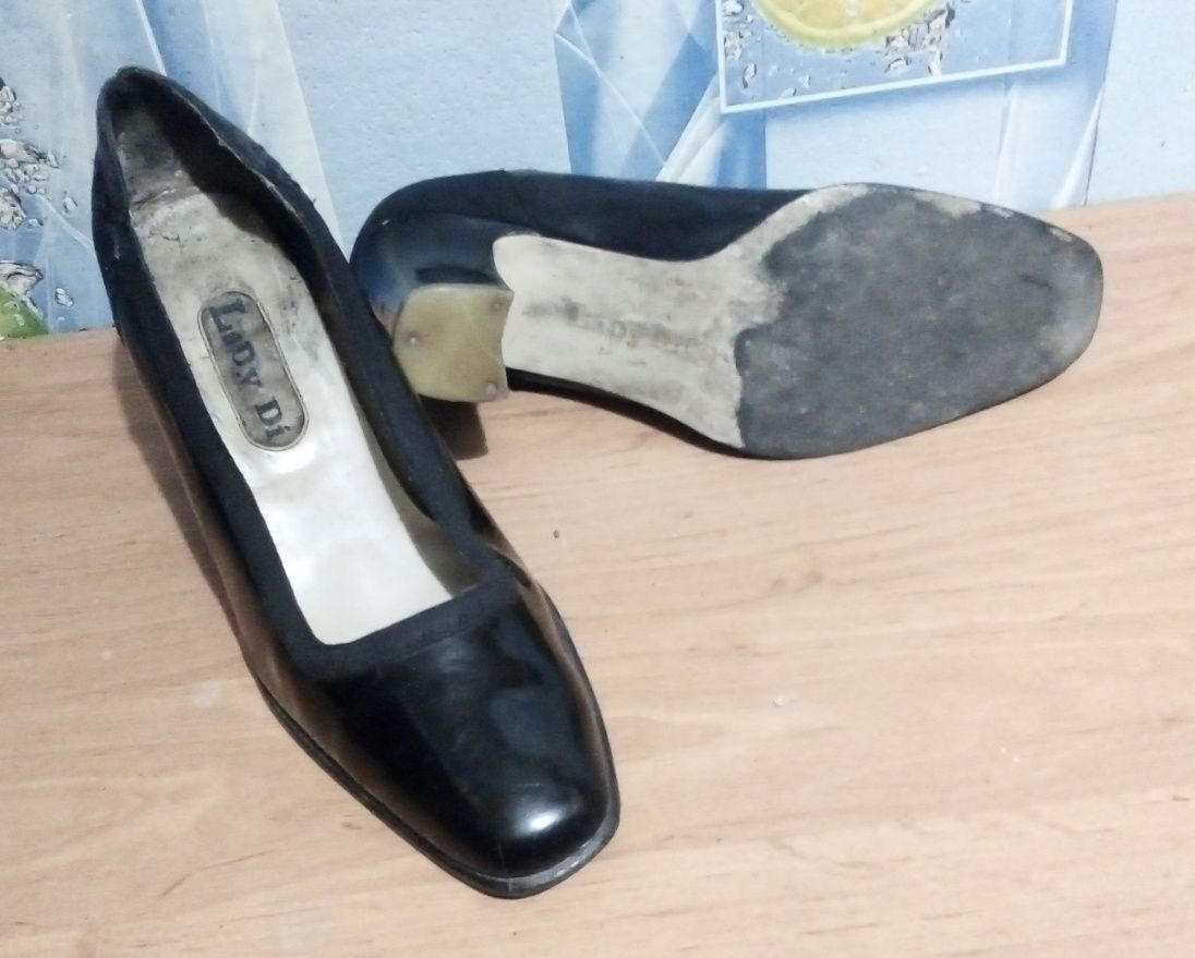 продам женские туфли-35,37,39,40 размеров