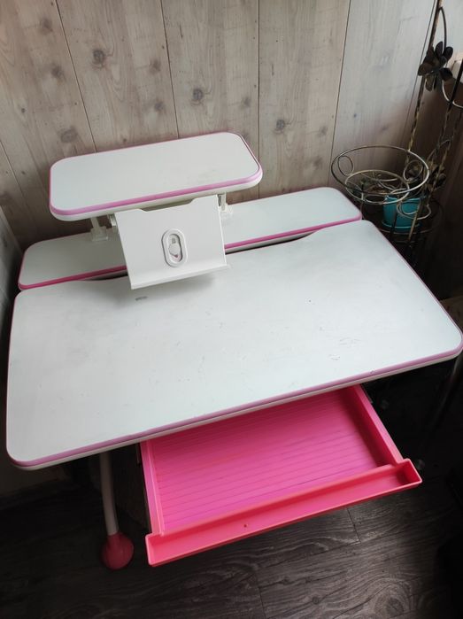 Парта- трансформер зростаюча. 1500грн.