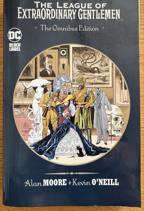 League of Extraordinary Gentlemen Omnibus: The Omnibus Edition