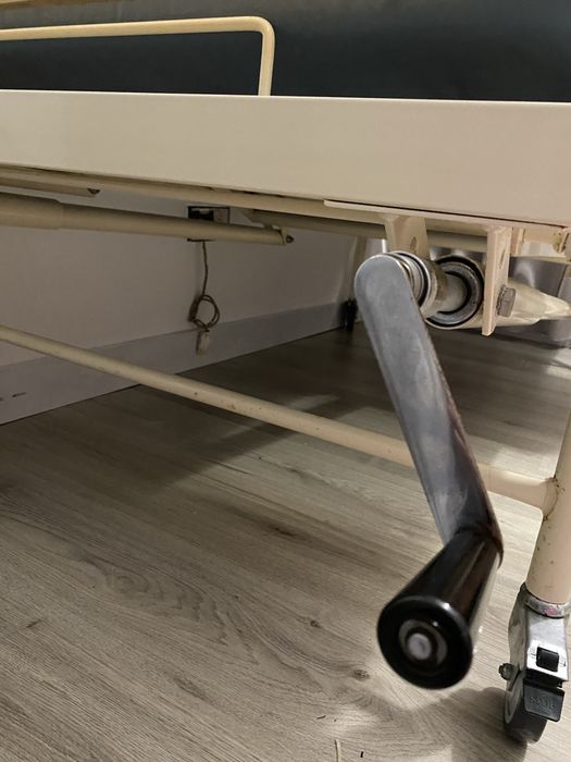 Cama articulada em ótimo estado