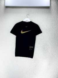 Футболка Nike big logo nsw swoosh tech fleece