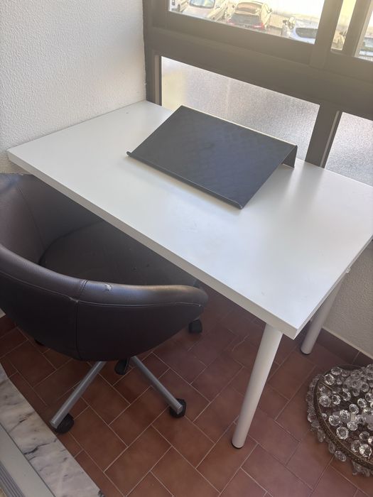 Secretaria e cadeira