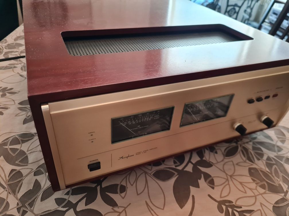 Hi end Accuphase p400 and c240,