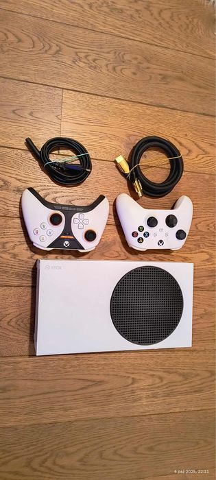 Konsola Xbox Series S 512GB + 2 Pady