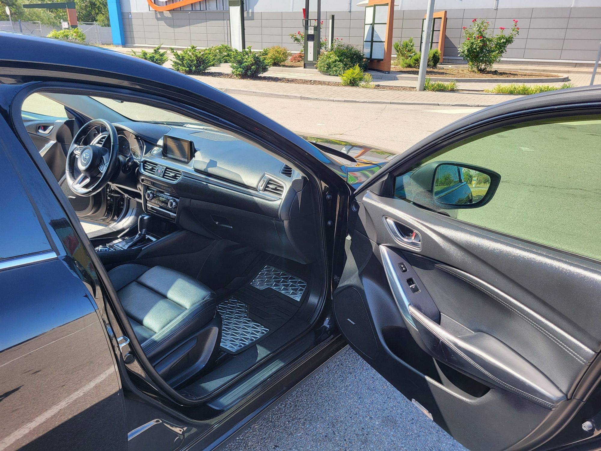 Продам авто MAZDA 6 2017
