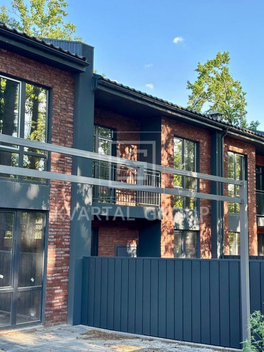 Таун з дизайнерським ремонтом. Газифікований. Центр Ірпеня.