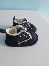 Granatowe ciepłe buciki niemowlęce rozmiar 16-17