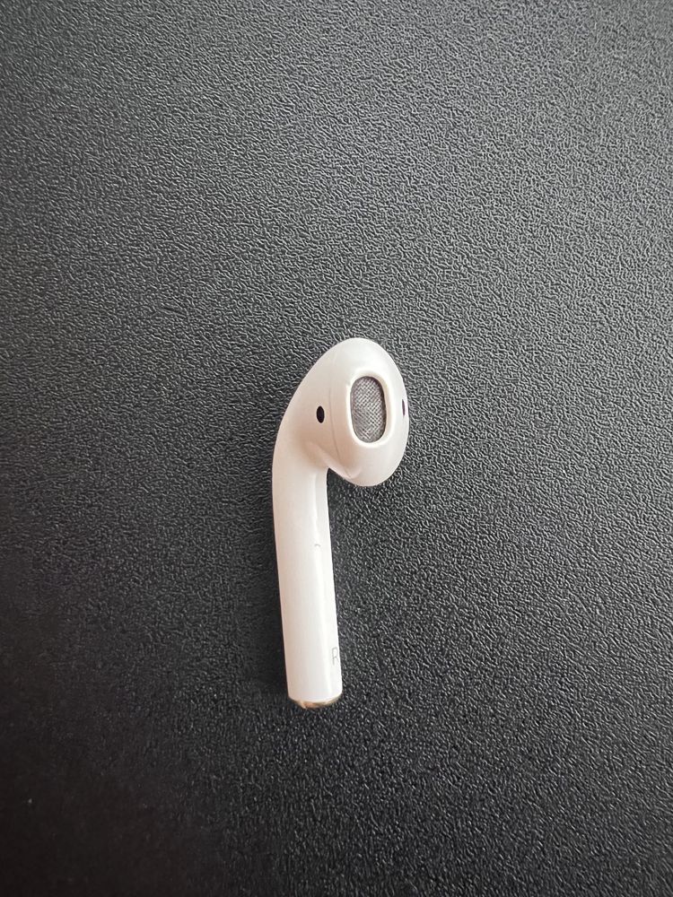 AirPods 1 original правий