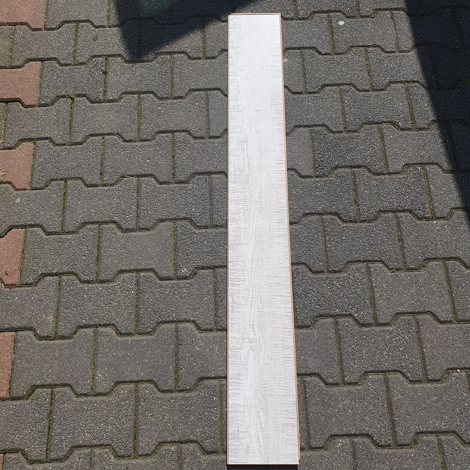 Panele podłogowe jasno szare
