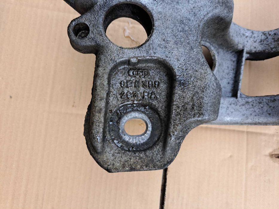 Łapa poduszka podpora skrzyni biegów Audi A4 B7 2.5 tdi manual