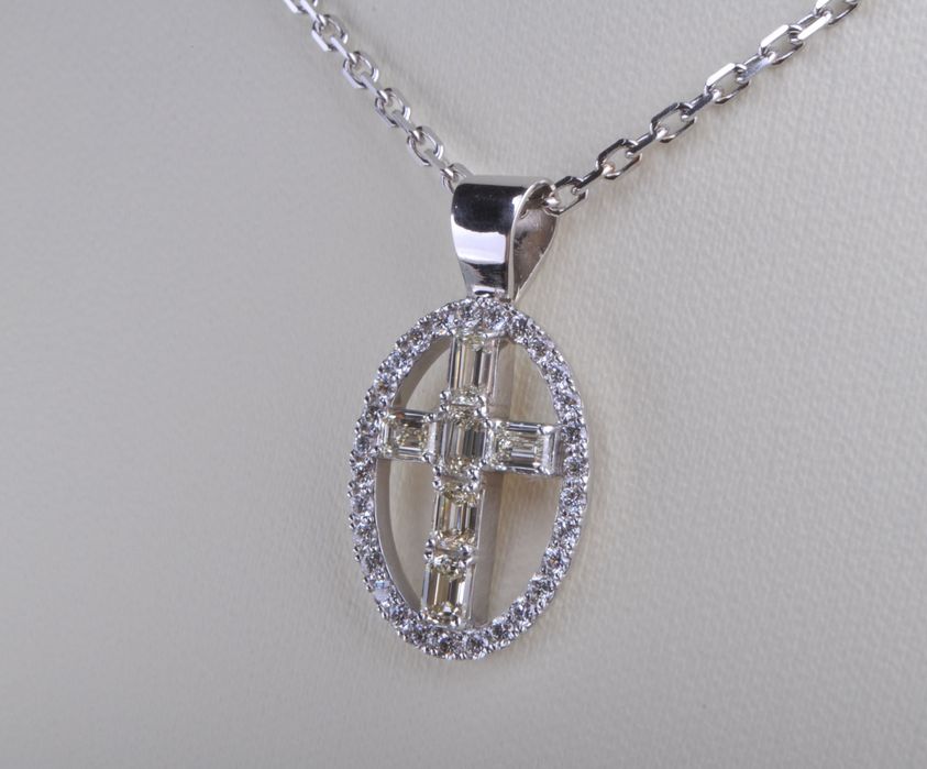 Крест-кулон из белого золота с бриллиантами - 1.1ct