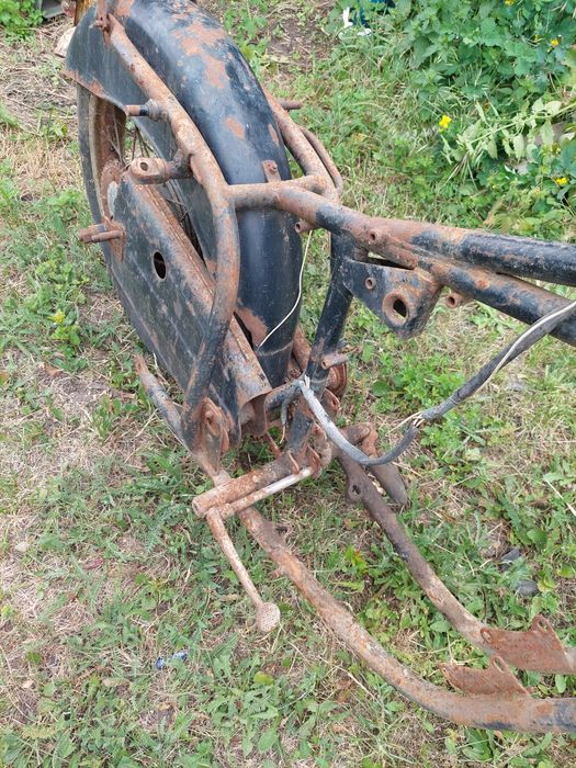 Продам циліндри панонія та інші запчастини.