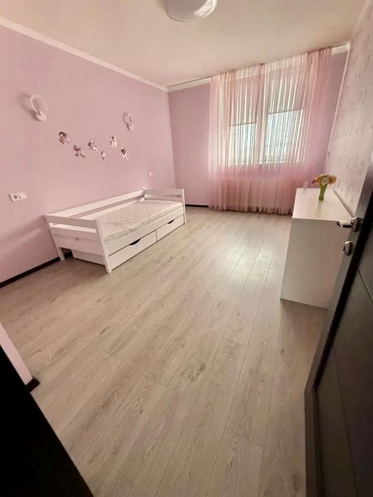 Простора 3-кімнатна квартира 100 м² з якісним ремонтом Олени Пчілки 8