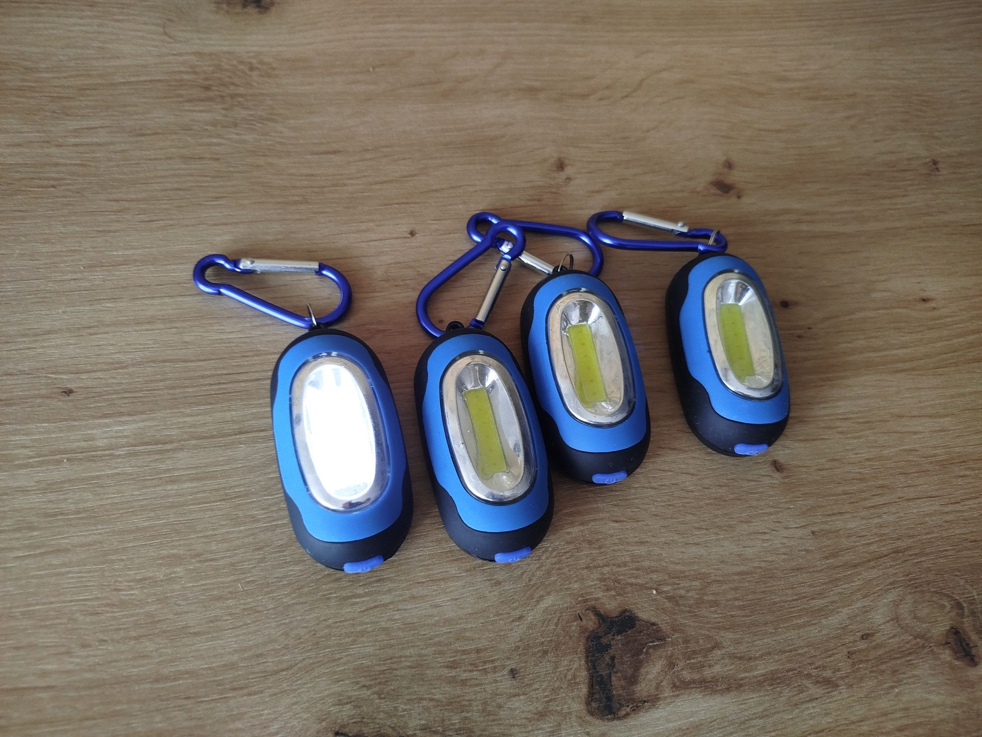 4 sztuki LED cob breloczki do kluczy karabińczyk magnez