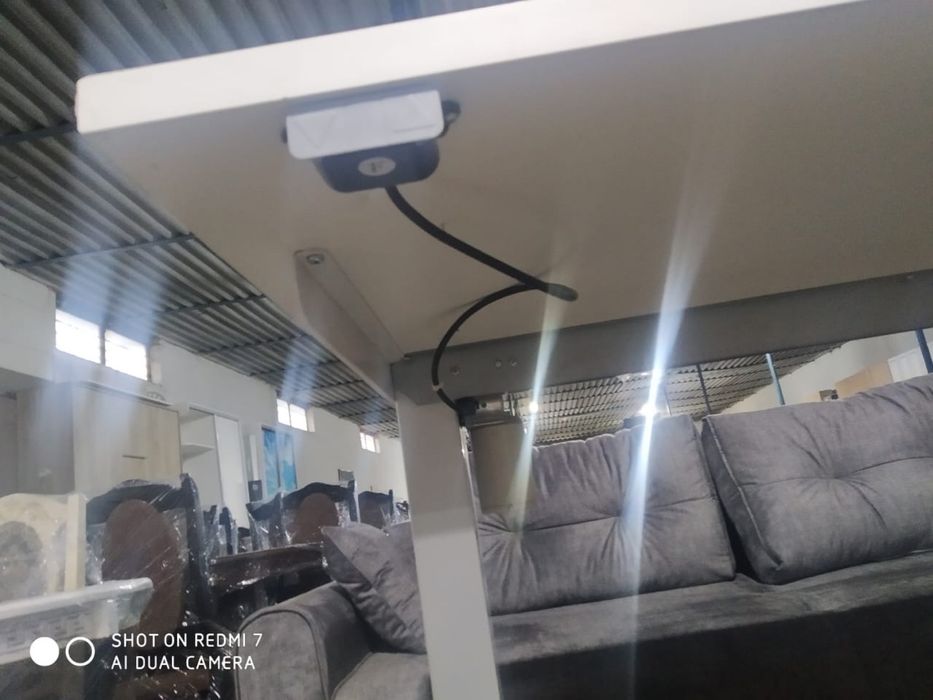 Стіл компьютерний підьомний 1.6 м