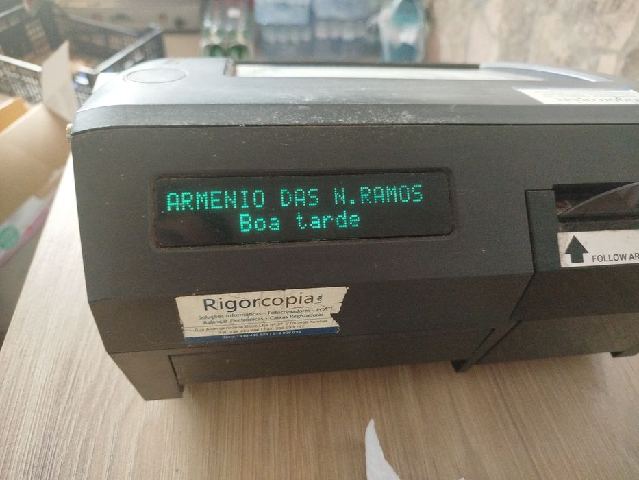 Máquina registadora, tátil, com impressora incorporada