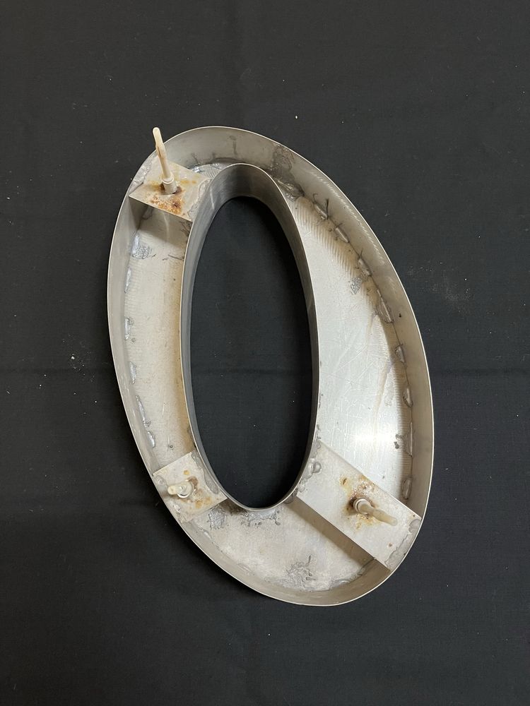 Letra "O" em aço inox de 35cm