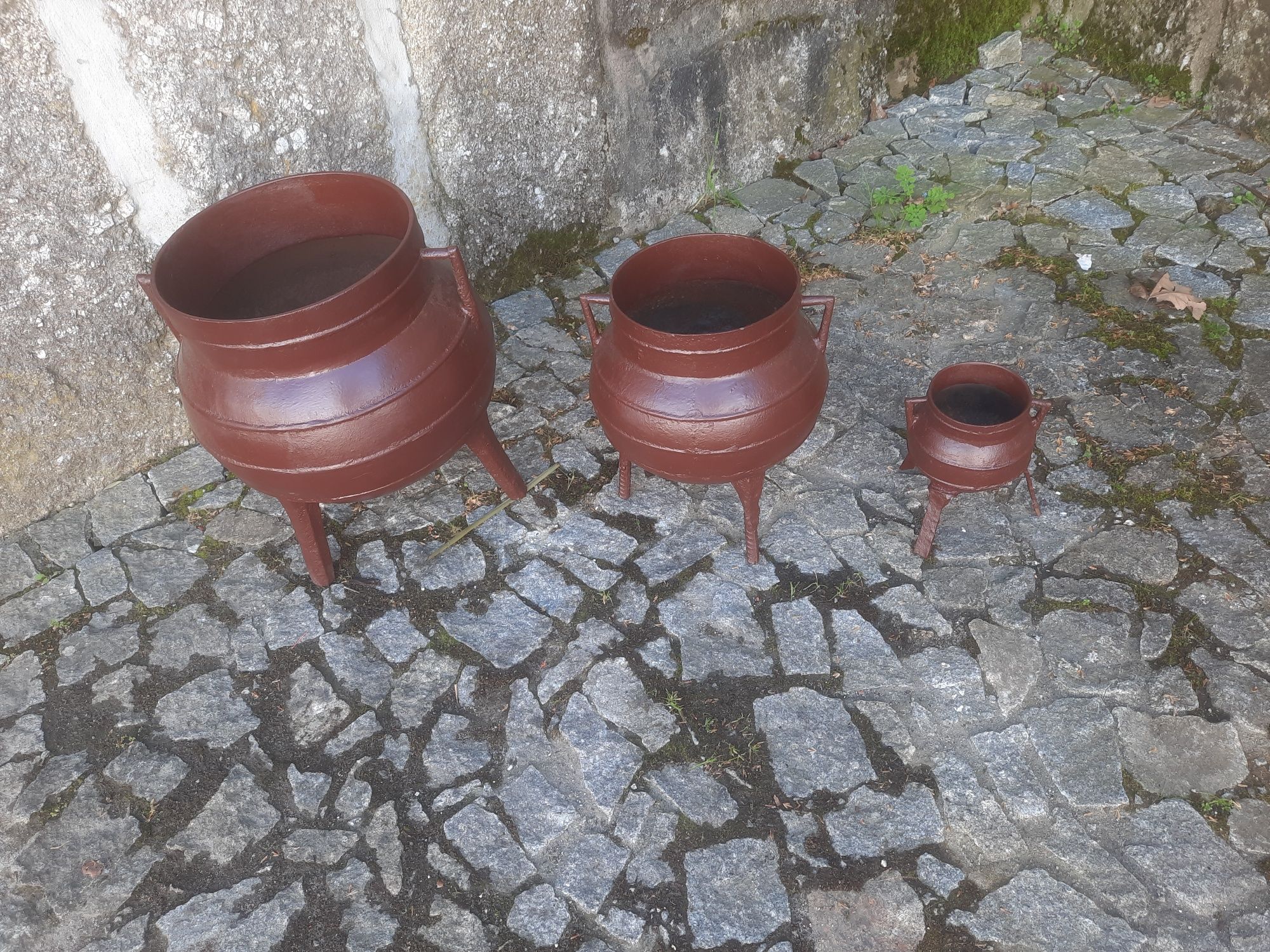 Potes em ferro fundido, em Travassós-Fafe
