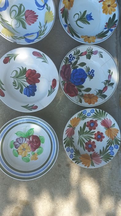 Продаються  старі тарілки.