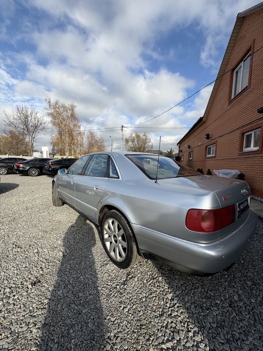 Audi A8 гарний стан