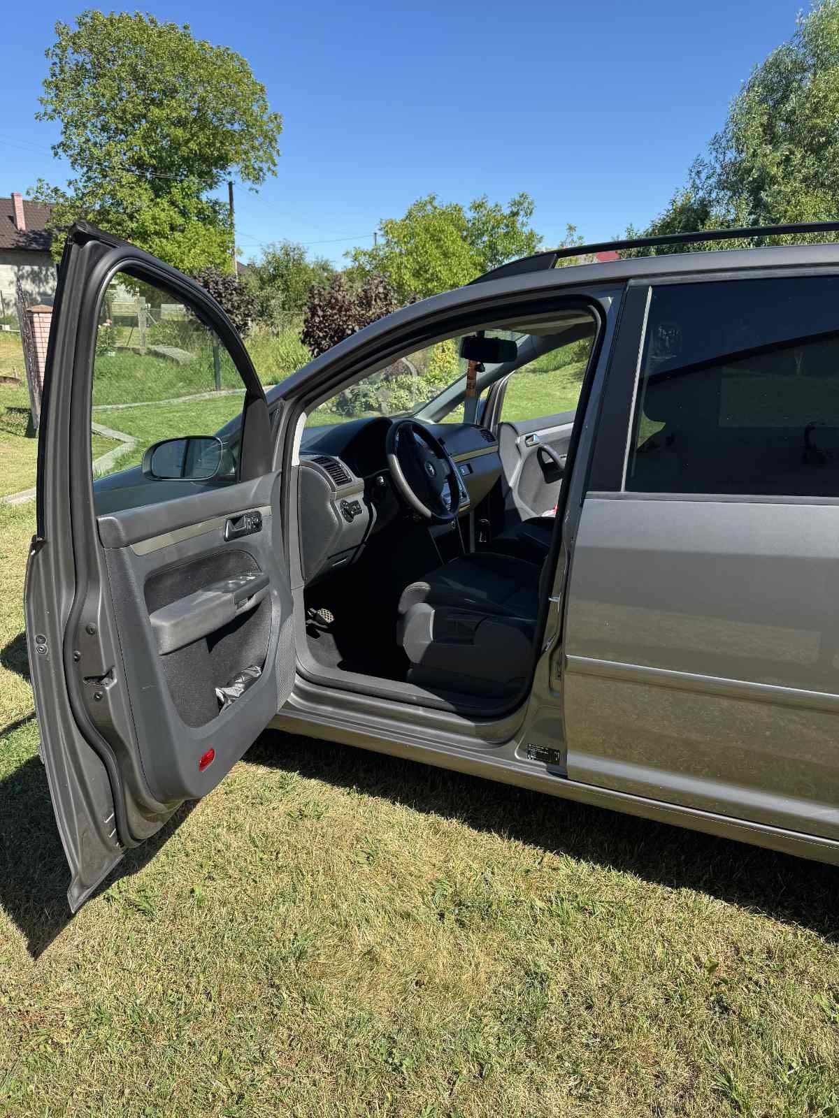 Volkswagen Touran 2007 рік 1,4 TSI бензин механіка.