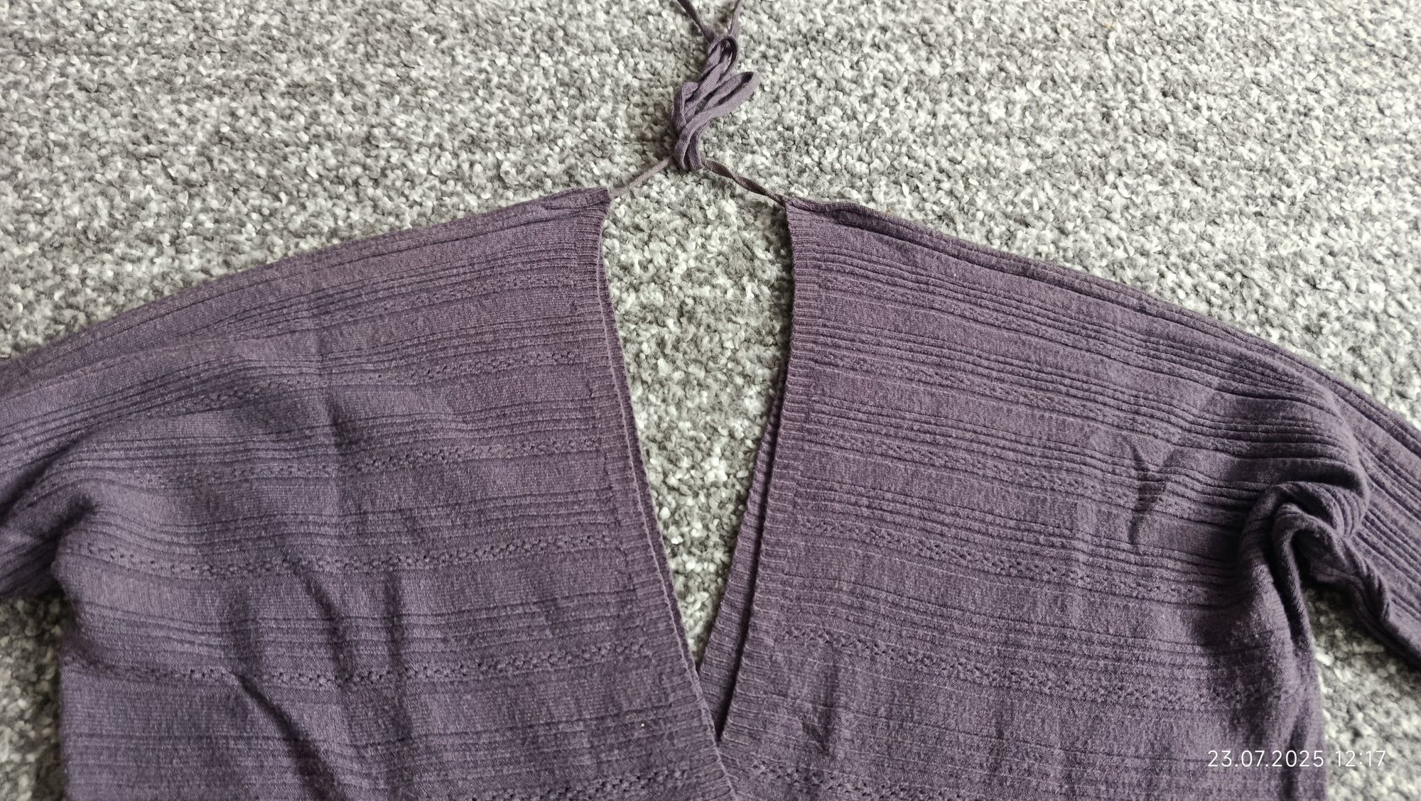 Sweter.         .