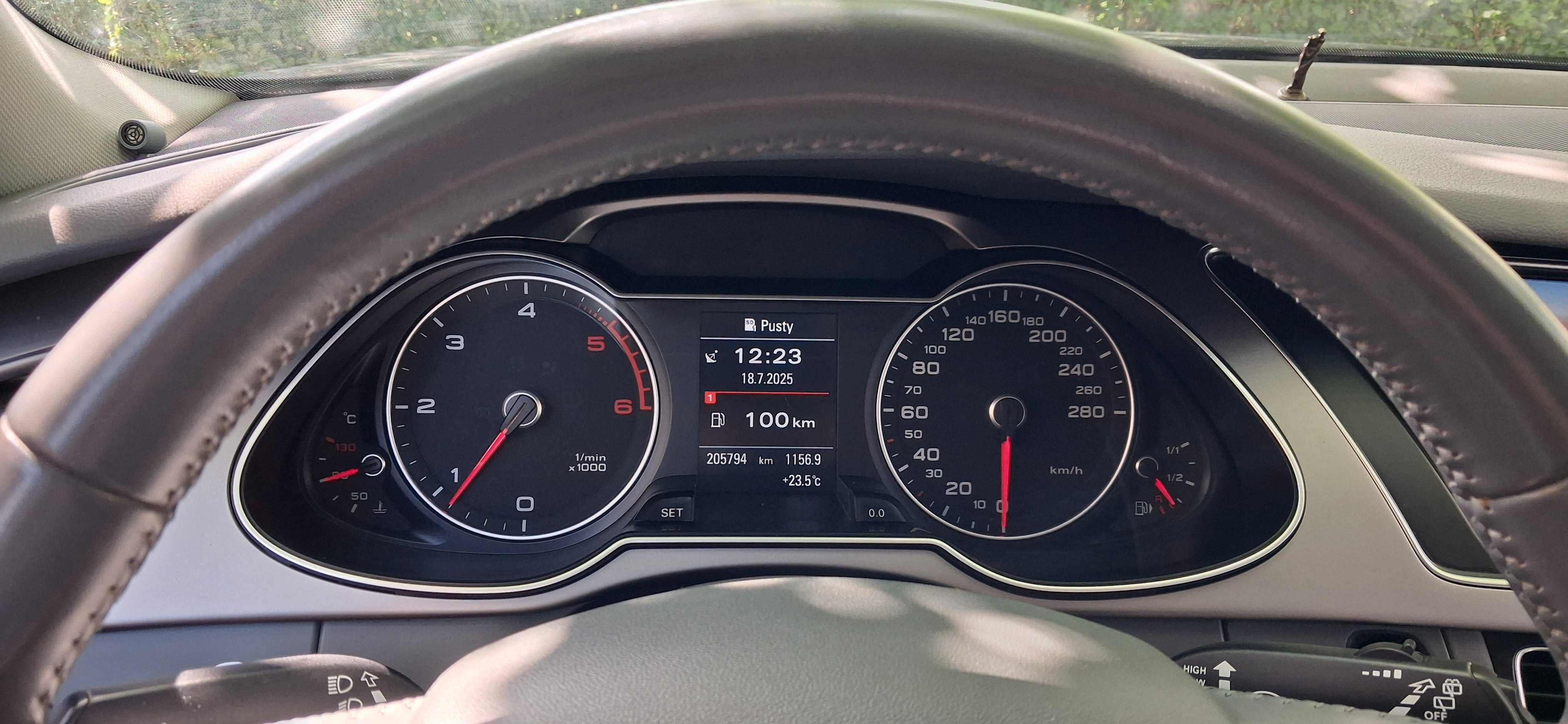 Audi A4 B8 2013r  2,0 TDI  177KM Quarto sprzedam.