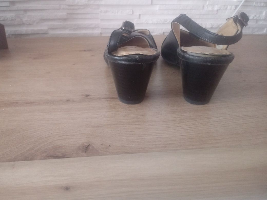 Czarne sandały skórzane 38
