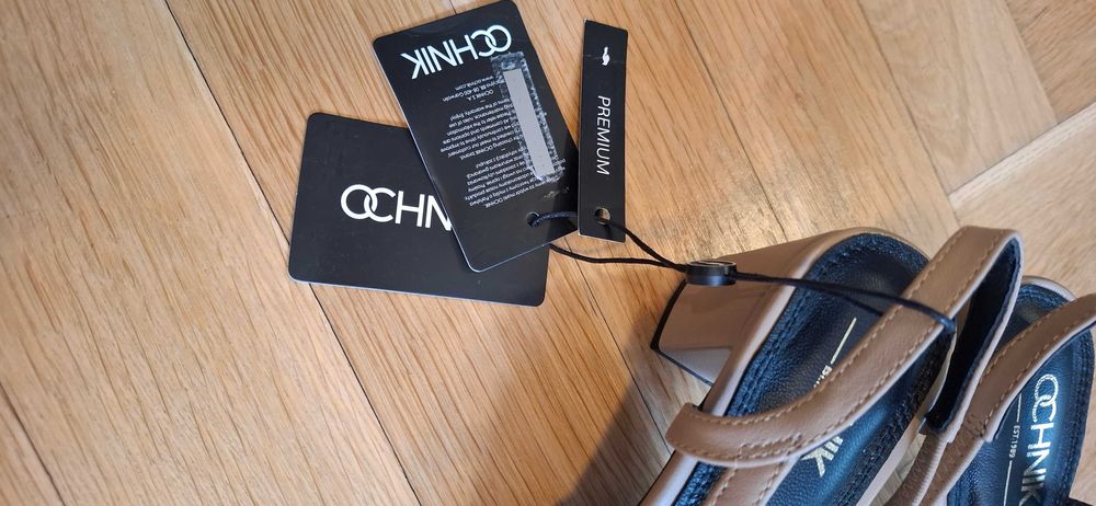 Skórzane czółenka z odkrytą piętą Ochnik