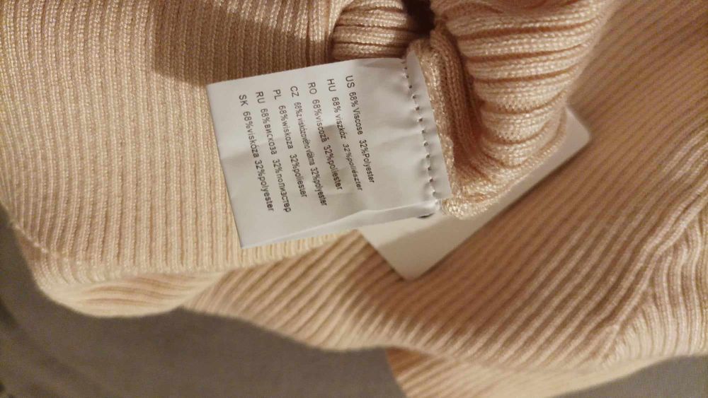 Komplet dzianinowy damski z sercem beżowy.