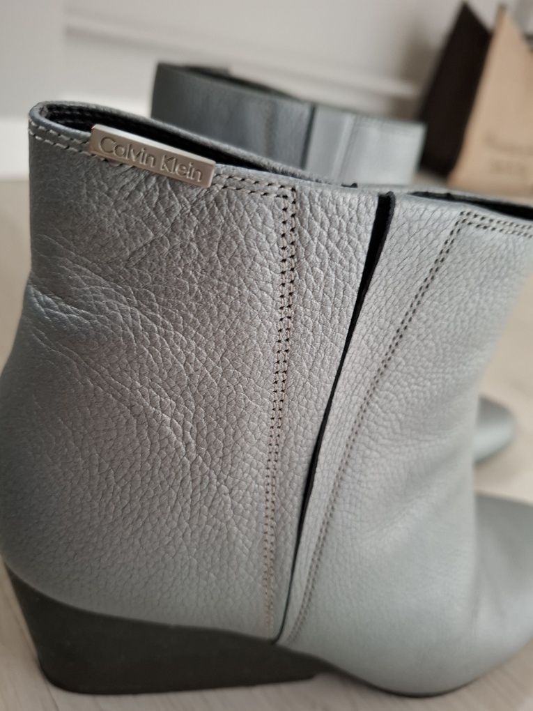 Botki na koturnie srebrne Calvin Klein 37