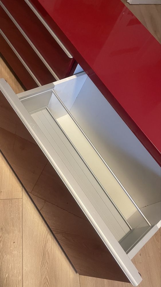 Szafka pod telewizor Ikea Besta wysoki polysk