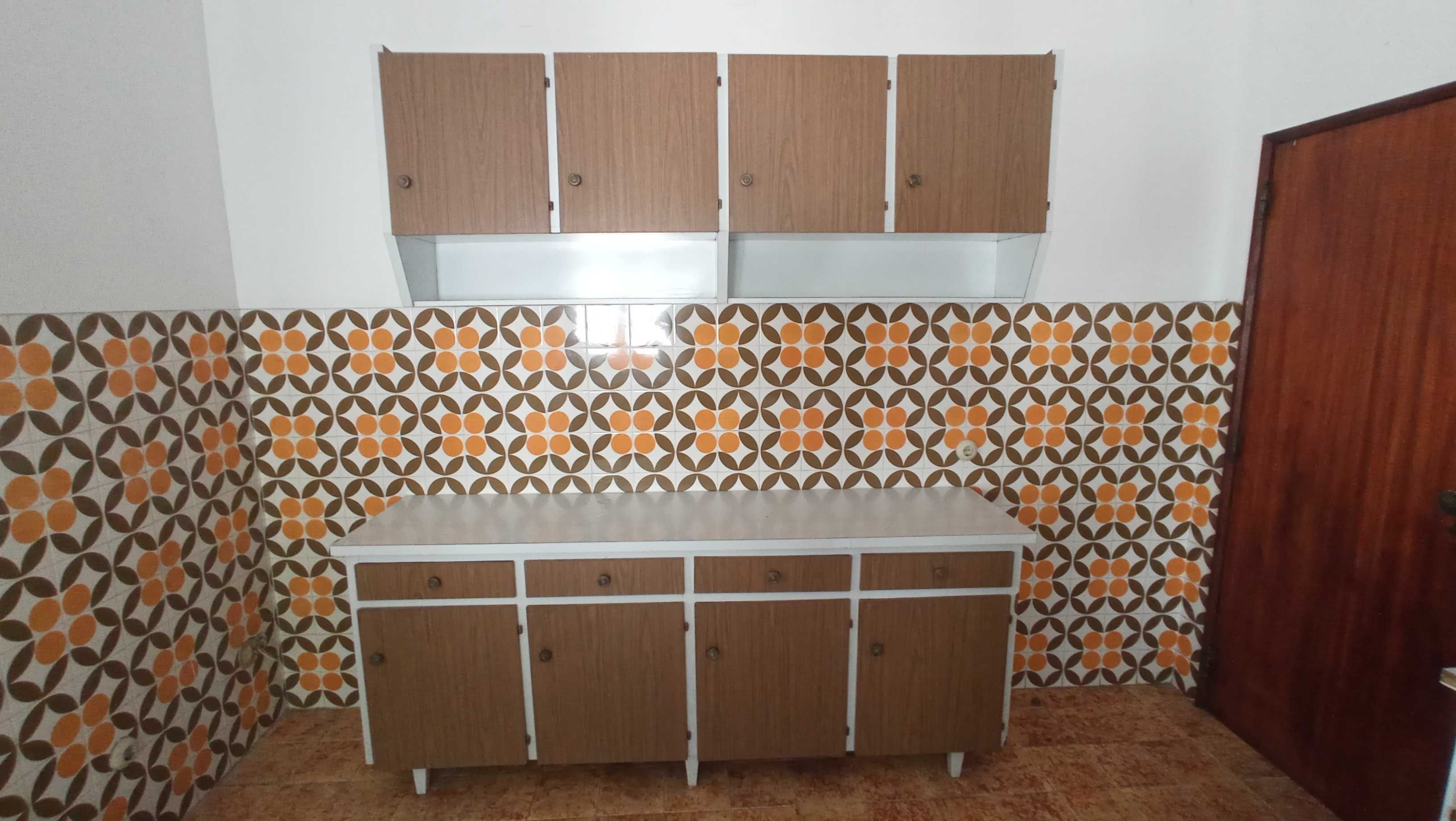 Moveis de cozinha suspensos e bancadas