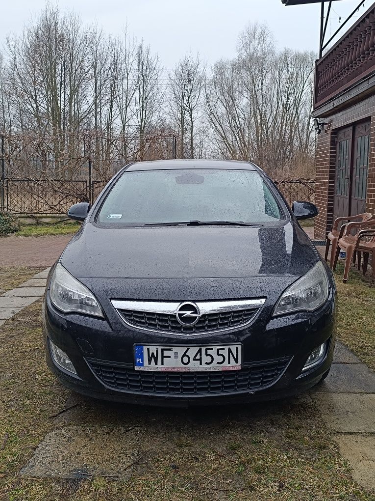 Opel Astra 1.7 CDTI 2011 – 6-biegów, klima, tempomat