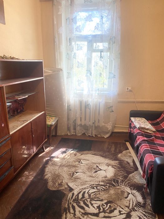 Кімната в гуртожитку, Калита