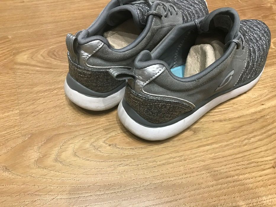 Кросівки розмір 39