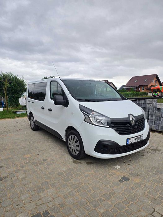 Renault Trafic 9 osobowy