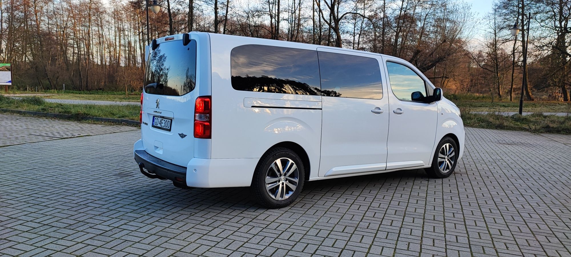 Peugeot traveller 8 osobowy max wersja cesja leasingu faktura vat