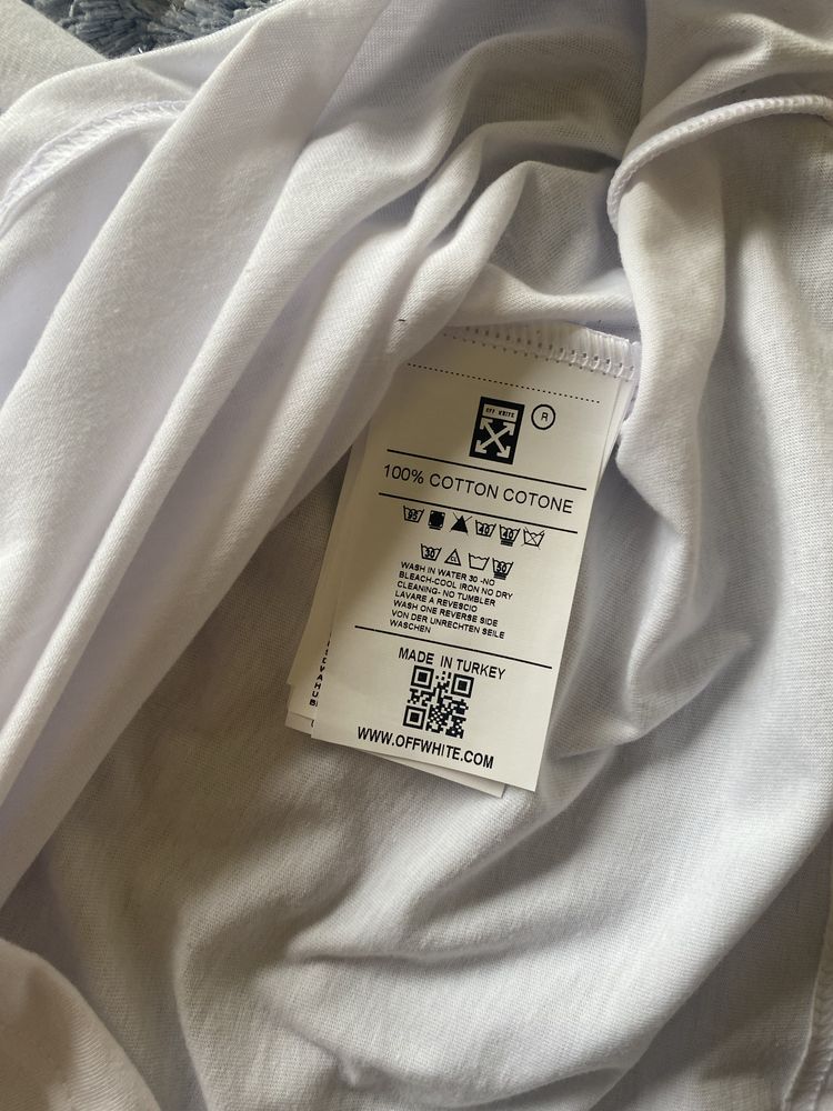 T-shirt Off-White Novas!