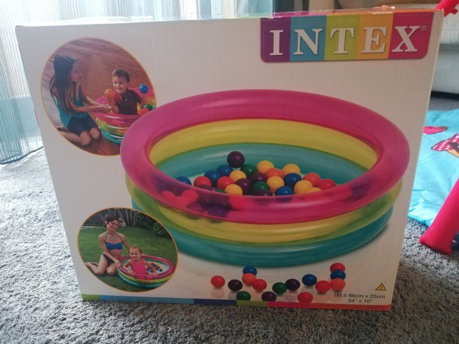 Piscina com bolas "intex"