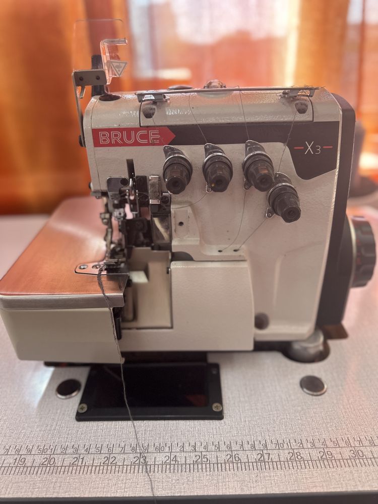 Продам 4-нитковий промисловий оверлок BRUCE BRC-X3-4