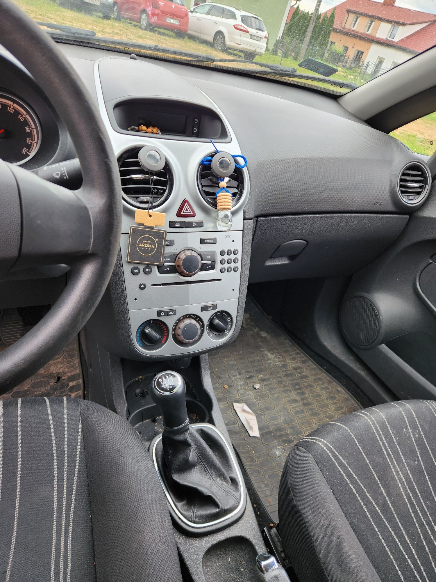 Opel Corsa D 1.4 benzyna 1wszy wlasciciel salon Polska 102tys.km klima