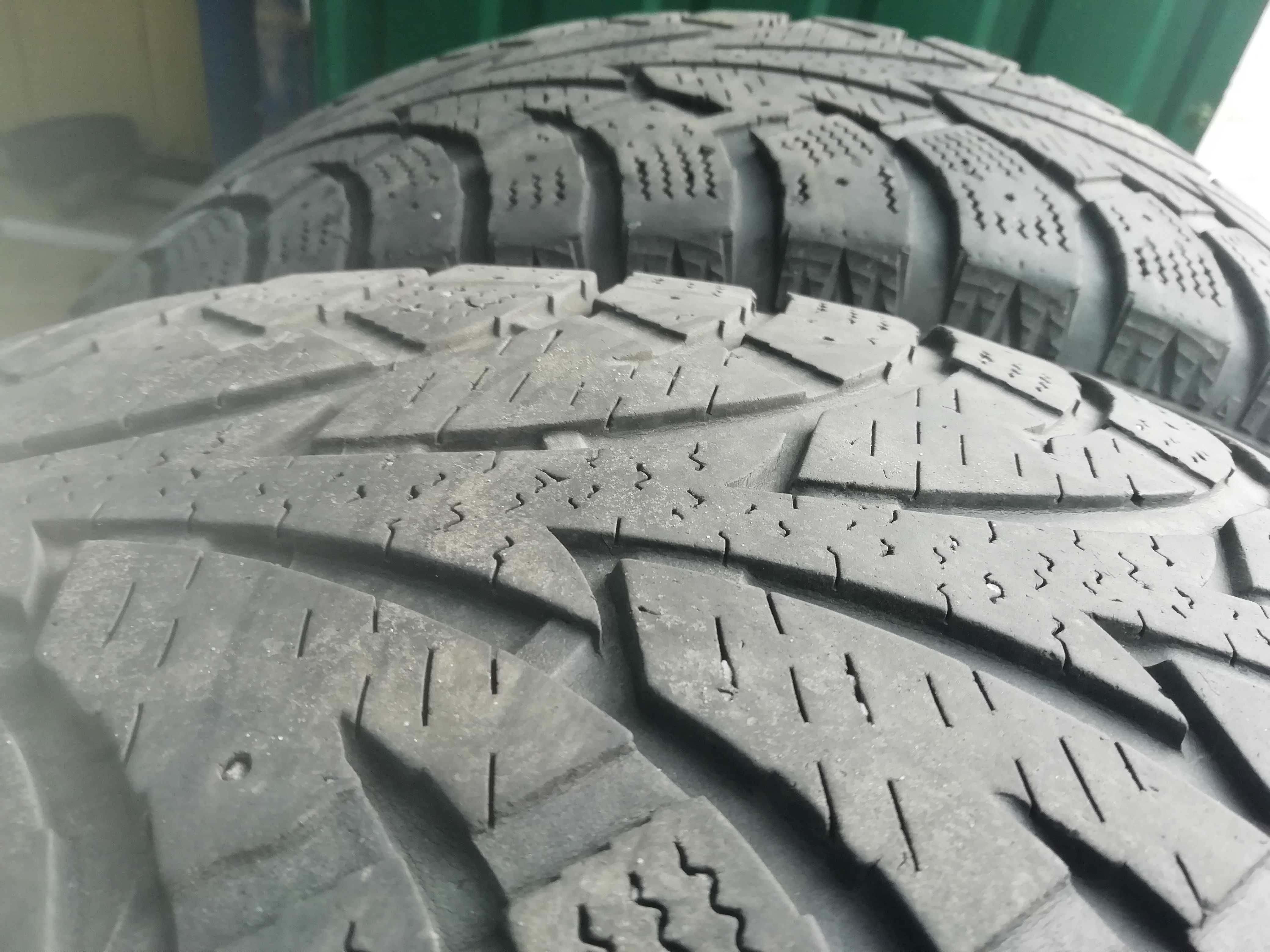 Зимние шины 225 60 r18 hankook ipike 16 года.