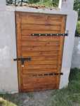 Drzwi drewniane do piwnicy, ziemianki, grube