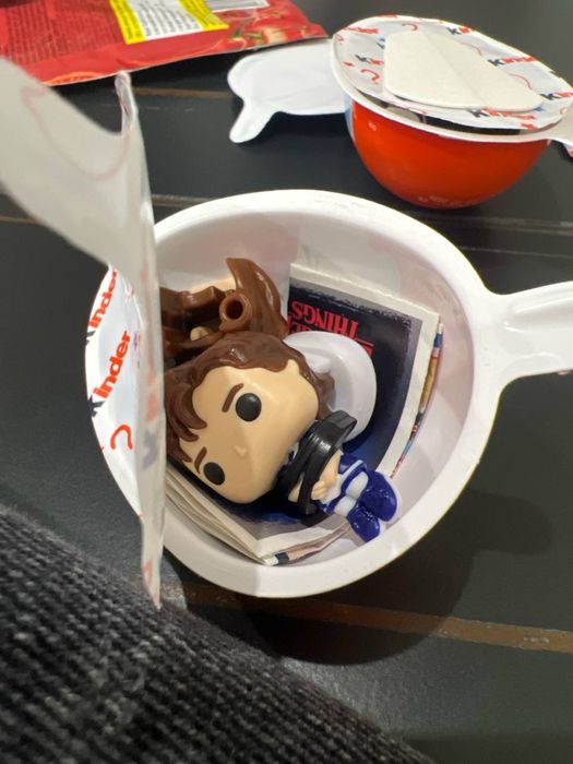 киндер очень страные дела