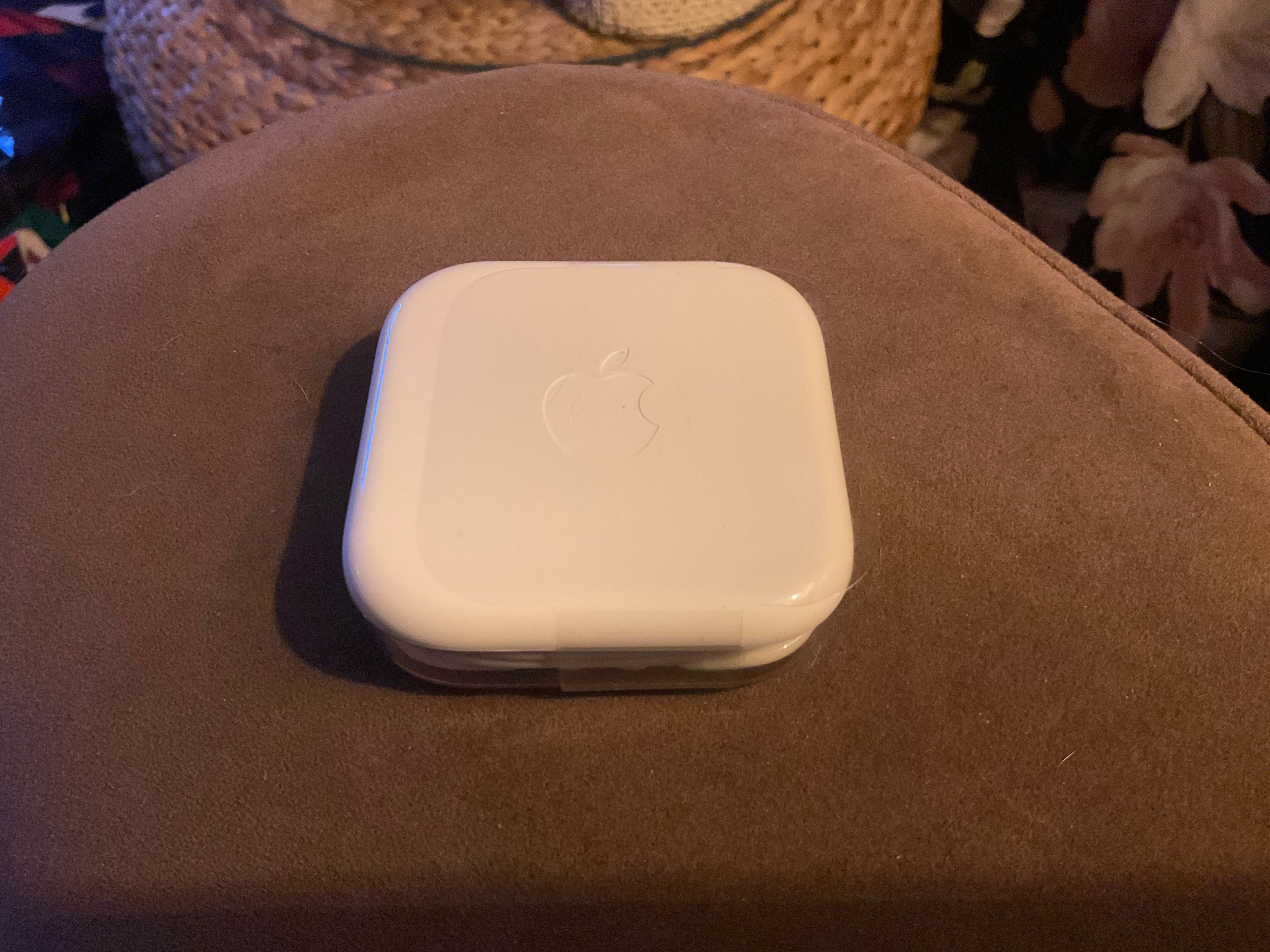 Słuchawki douszne EarPods firmy Apple z pilotem i mikrofonem MiniJack