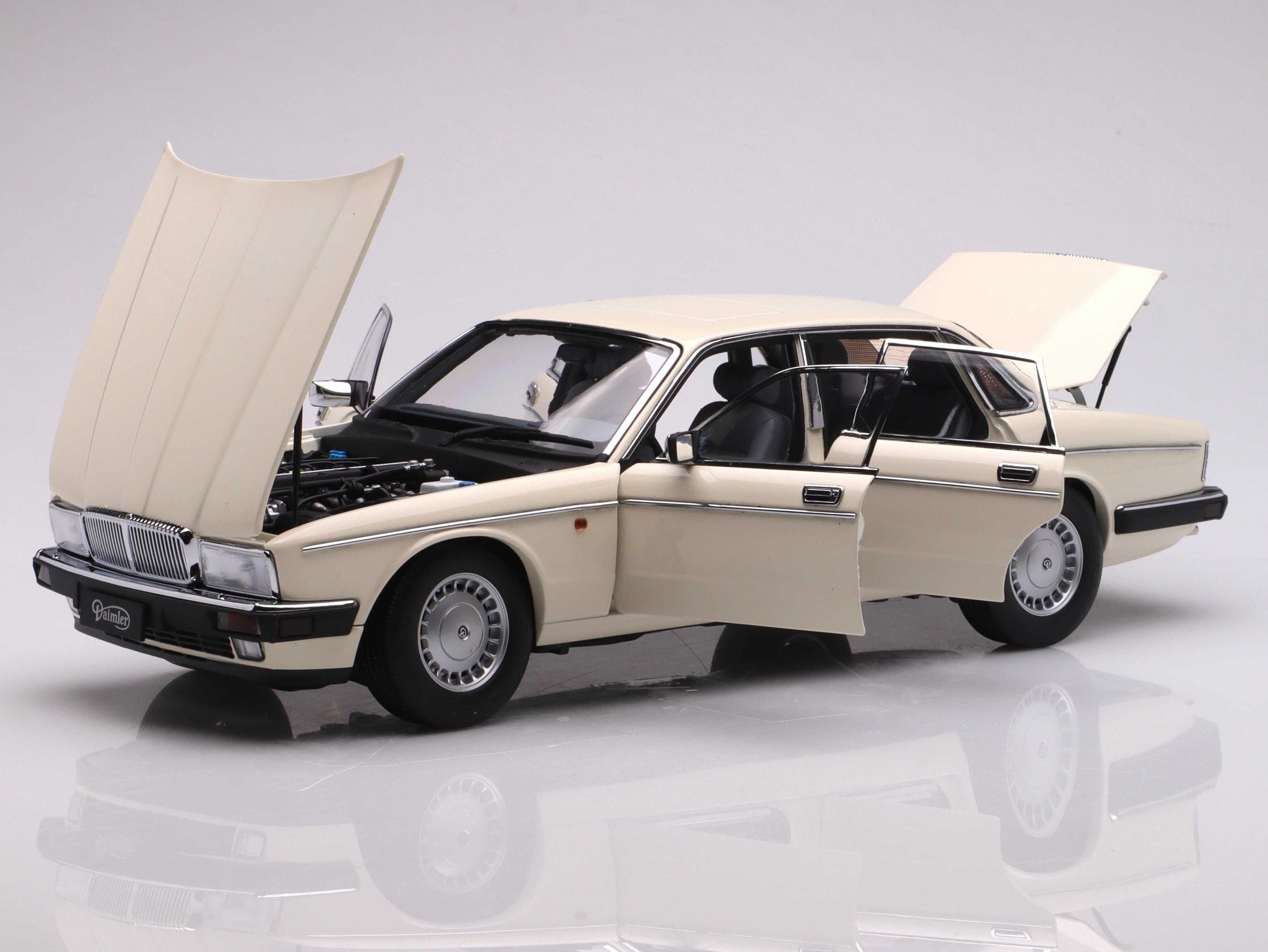 1986 Jaguar XJ6 Daimler XJ40 glacier white 1/18 [nowy] ALM810542 PROMO