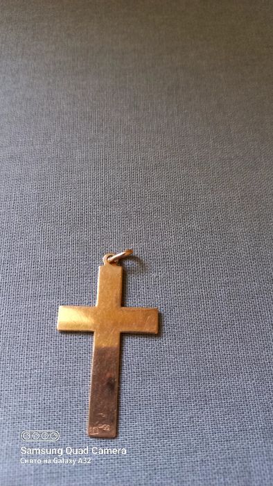Старовинний золотий хрестик